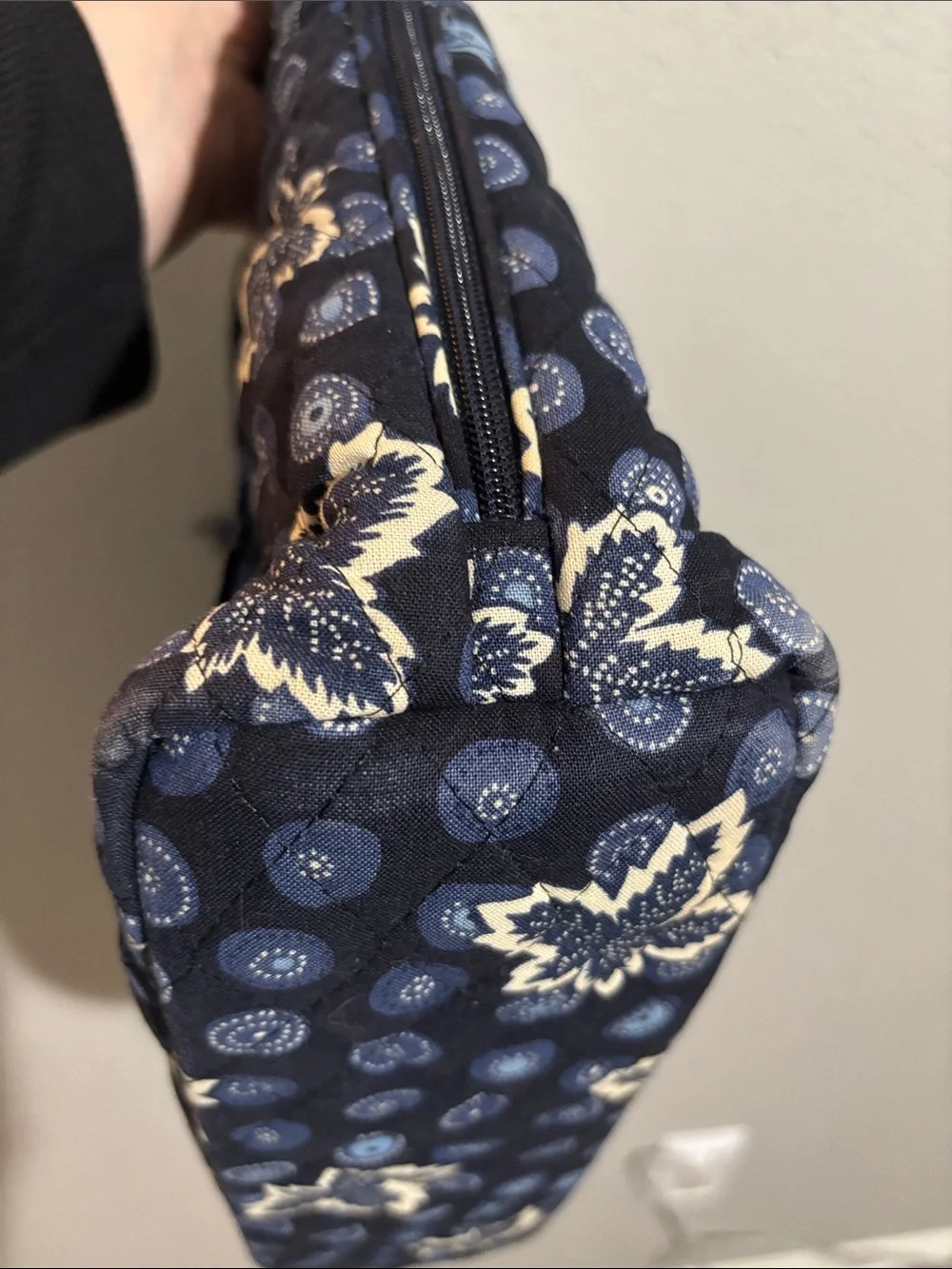 Vera Bradley - Seaport Navy Floral Quilted Laptop Tote